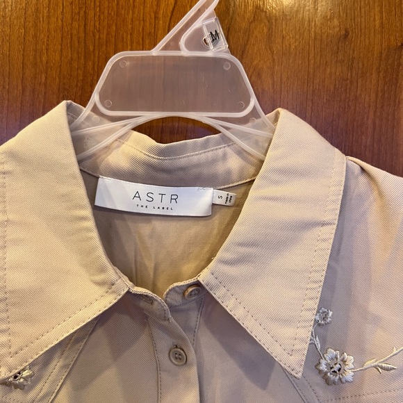 Beautiful shirt very nice and elegant with nice details - Picture 5 of 5